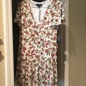 Fortune & Ivy NWT. White/colored Vneck wrap style dress.